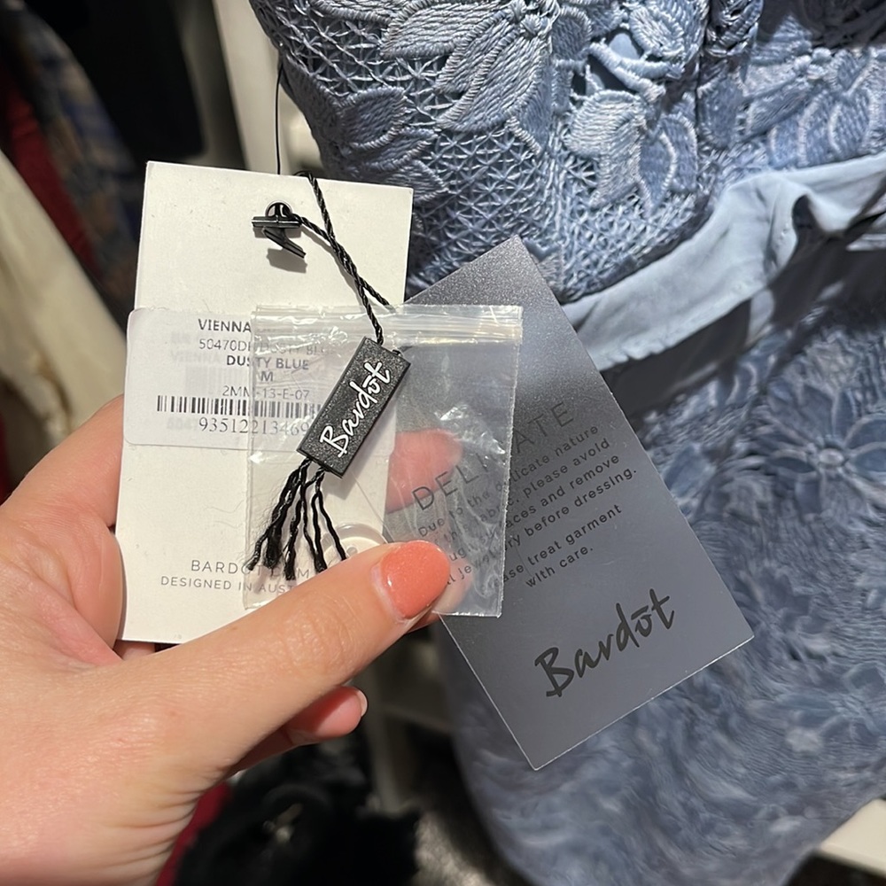 Bardot spring blue lace dress - Picture 6 of 10